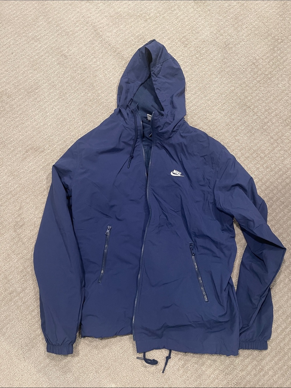 Nike Men’s Navy Hooded Heavier Windbreaker Jacket with Full Zip. Large